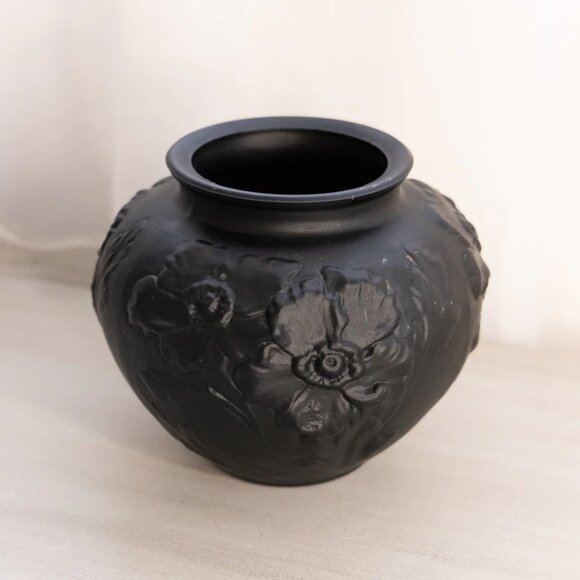 Vintage Tiffin Medium Black Amethyst Matte Glass Poppy Vase - Picture 1 of 5
